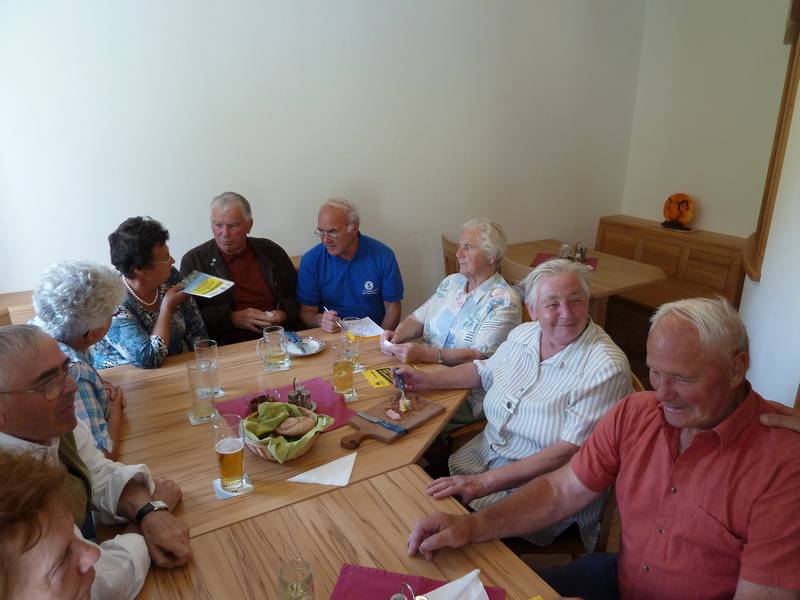 n_09 b. Mostheurigen.jpg